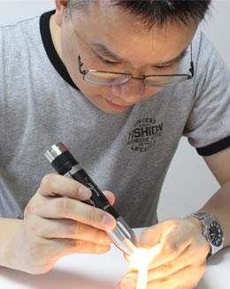 手电筒专家客户